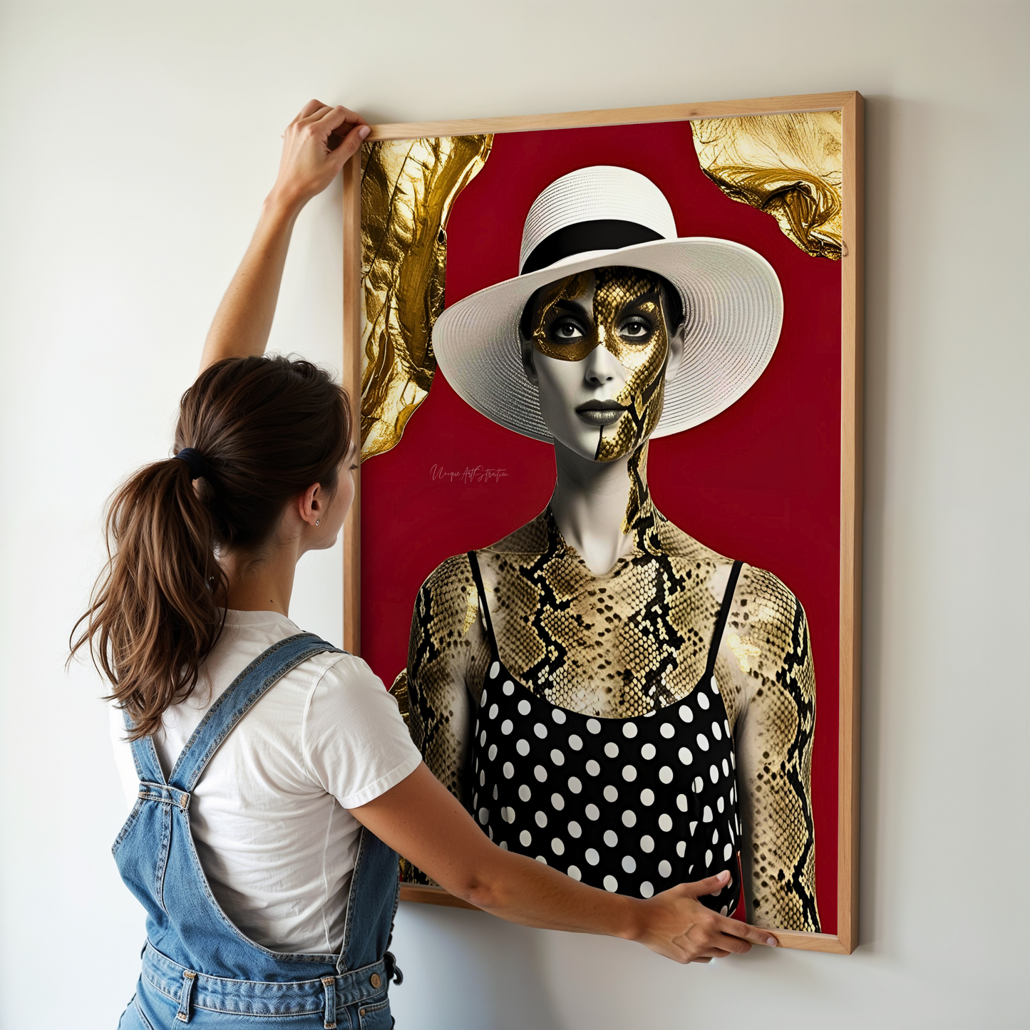 Lady in Snake-  Extravagantes Poster, Italienische Schlangenfrau, Luxury Decor, Modern Art, Italian Design, Trendy Wall Art